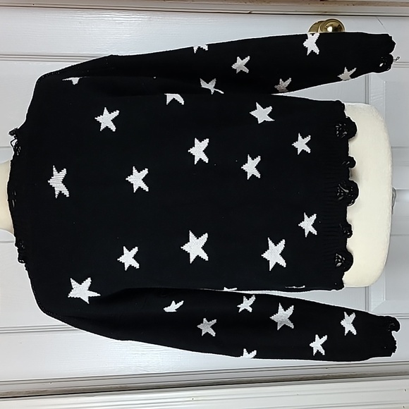 Pink Lily Star Print Sweater - Picture 7 of 12
